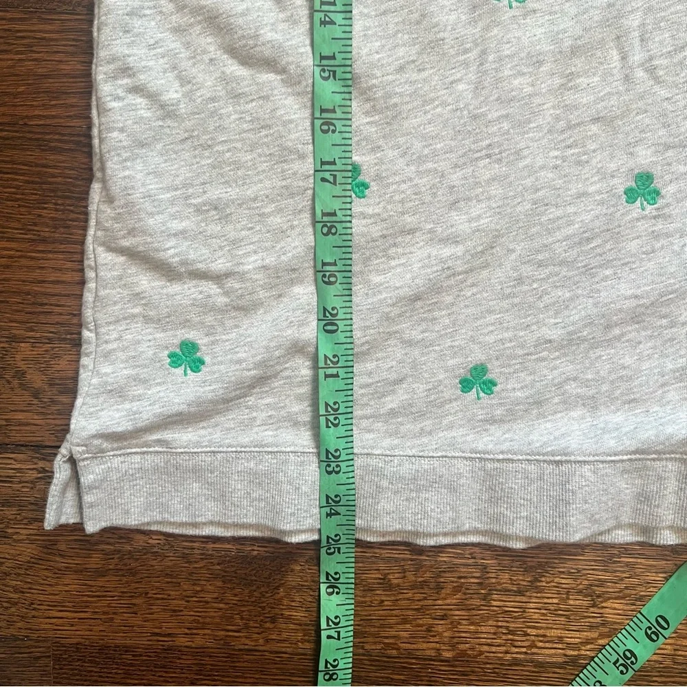 Talbots gray sweatshirt with embroidered green Shamrocks. Size XL - Picture 7 of 10
